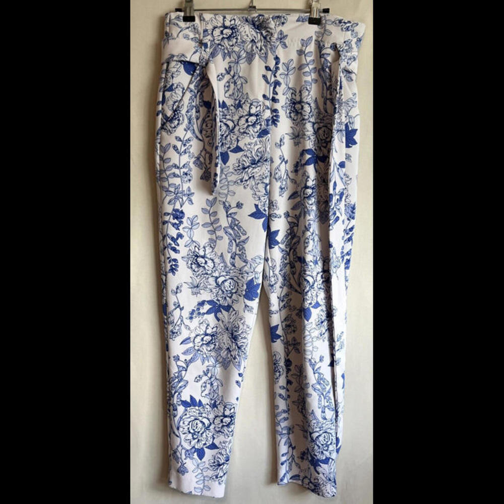 7th Avenue  | White w/ Blue Flowers Women's Slacks - Size 6